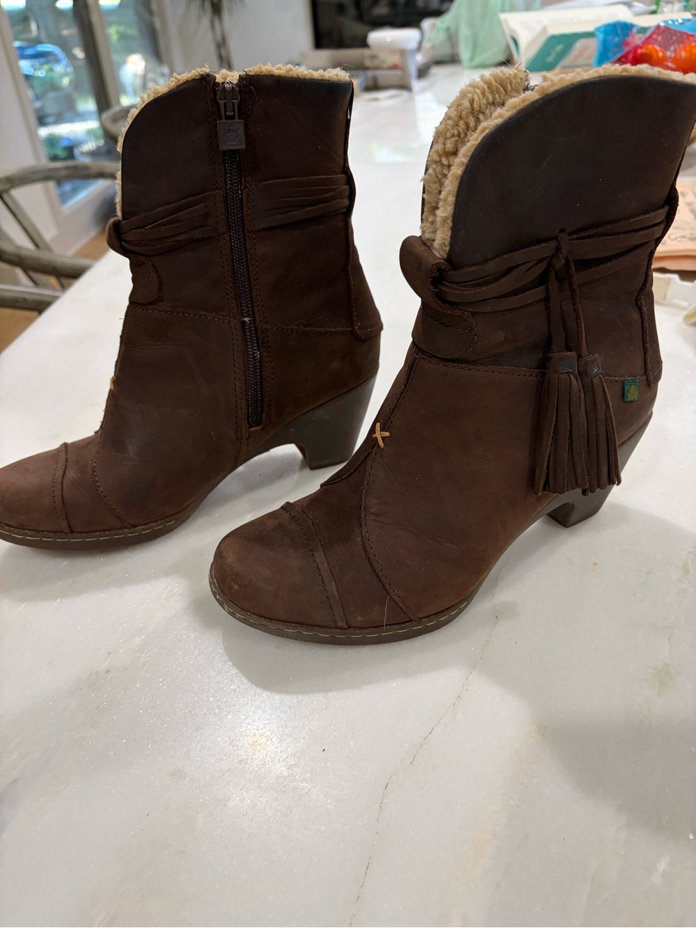 Women’s El Naturalista Dark Brown Suede Tassel Ankle Boots Size 38/7.5